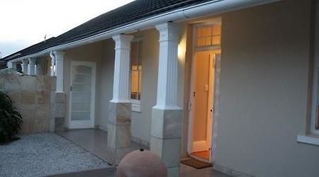 Guesthouse On Irvine 포트엘리자베스 외부 사진